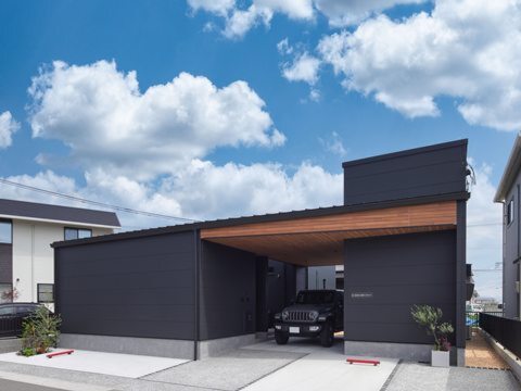 【NEW】設計士の感性が息づく、ガレージと中庭がつながる住まい。（下関市）