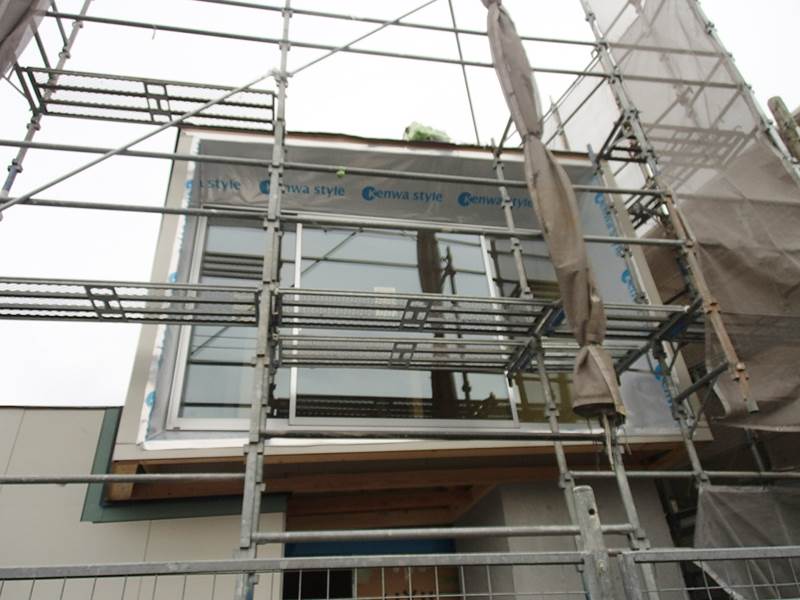 窓まわり施工中