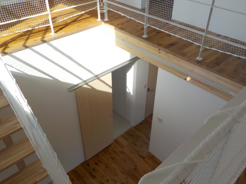 家族とつながる安らぎある木の家