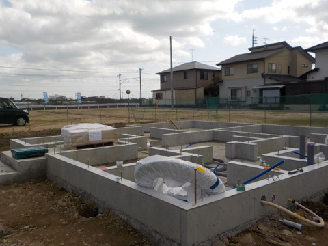 パントリー+玄関収納のある家