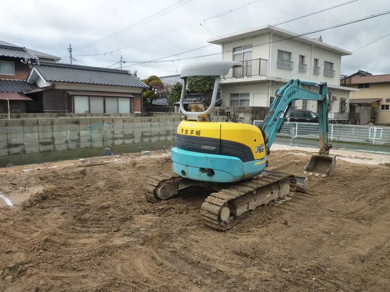 基礎工事中