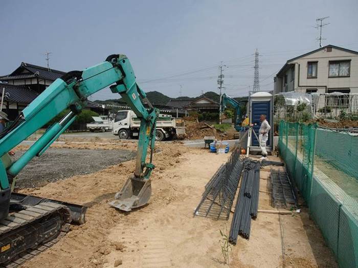 基礎工事（砕石敷き詰め）