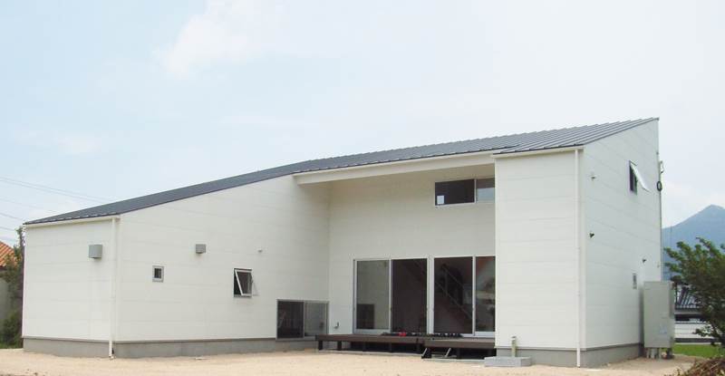 家中どこにいても光と心地よい風を感じられるソラマドの家（山口市）